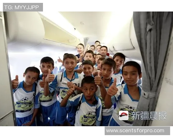 足球明星助力新疆小男孩实现梦想的感人故事与温暖瞬间 足球明星助力新疆小男孩实现梦想的感人故事与温暖瞬间